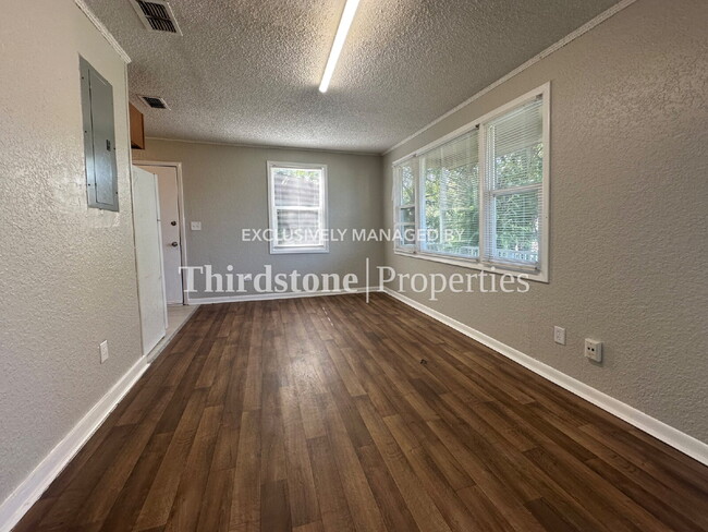 Foto del edificio - 1853 W 6th St