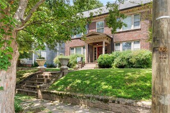 Building Photo - 716 Lakeview Ave NE