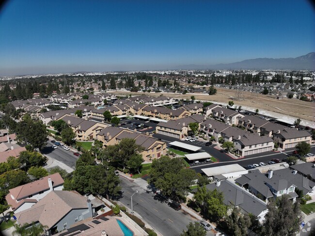 Exterior 3D - VILLAGE DRIVE APARTMENT HOMES