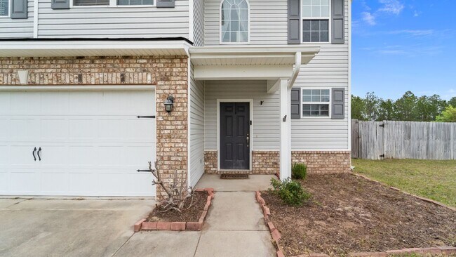 Foto del edificio - Spacious 3BR Home with Fenced Yard Near Ft. Stewart