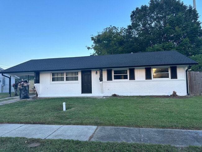 Building Photo - 1900 River Oaks Dr