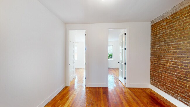 Building Photo - 10 Charlotte St