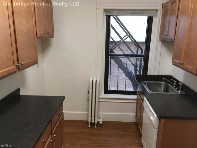 Building Photo - 2 br, 1 bath  - 1039 Massachusetts Ave # 1039