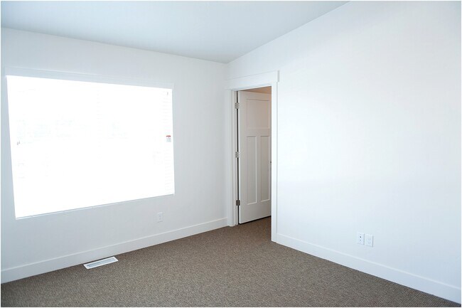 Building Photo - 434 W 200 N