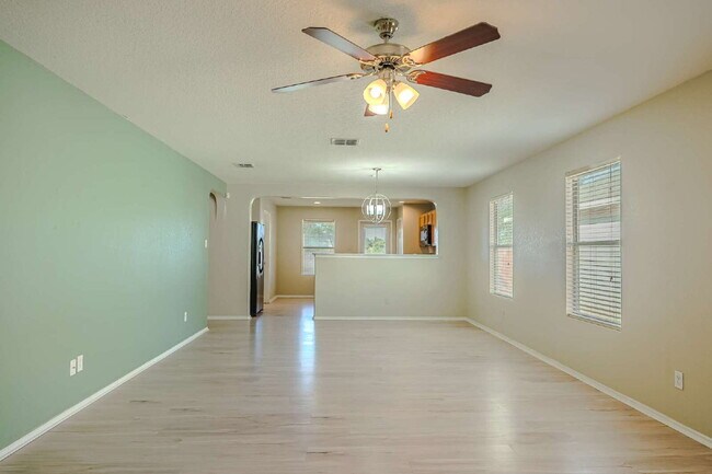 Building Photo - 11934 Dove Ranch