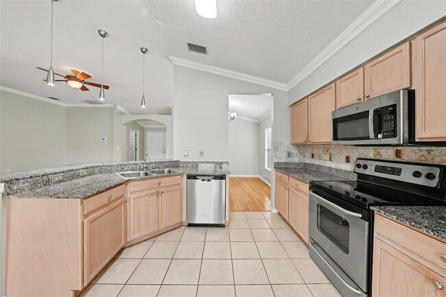 Building Photo - 10225 Old Tampa Bay Dr