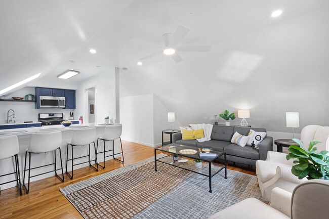 Building Photo - 16 Union St