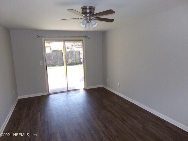 Foto del edificio - 2652 Sunrise Village Dr
