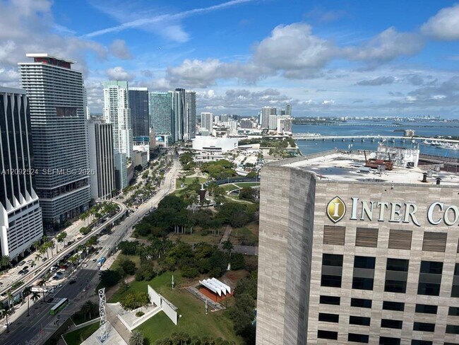 Foto del edificio - 335 S Biscayne Blvd