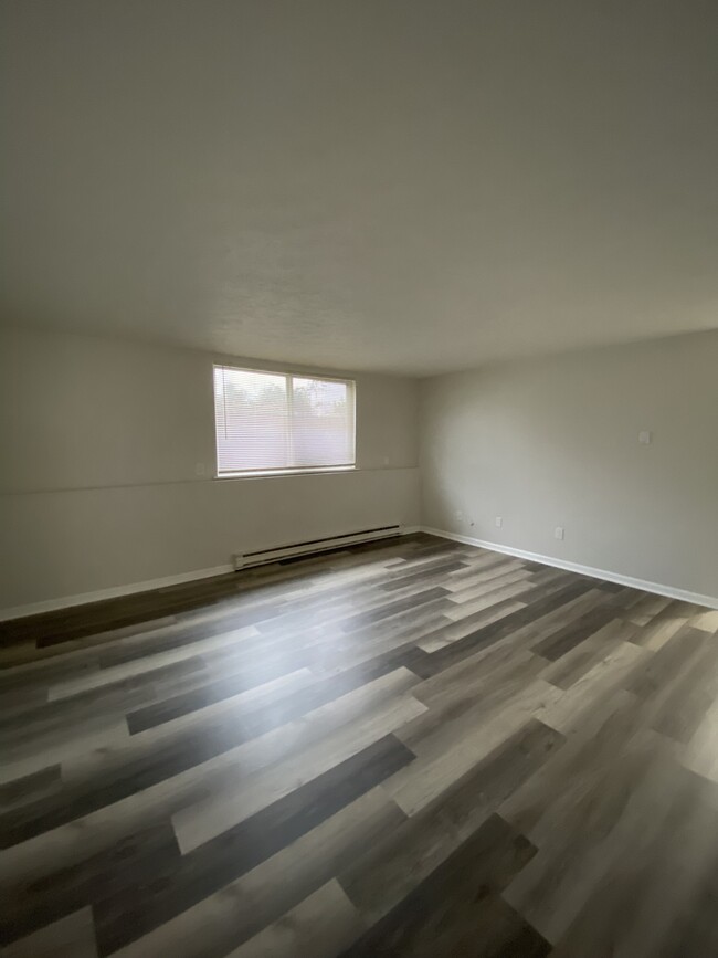 Building Photo - 6723 Creekside Dr