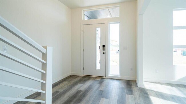 Building Photo - 6032 Dale Ave