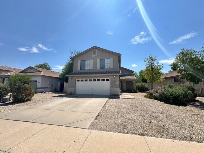 Foto del edificio - ASHLEY HEIGHTS 3 BEDROOM WITH HUGE BACKYARD