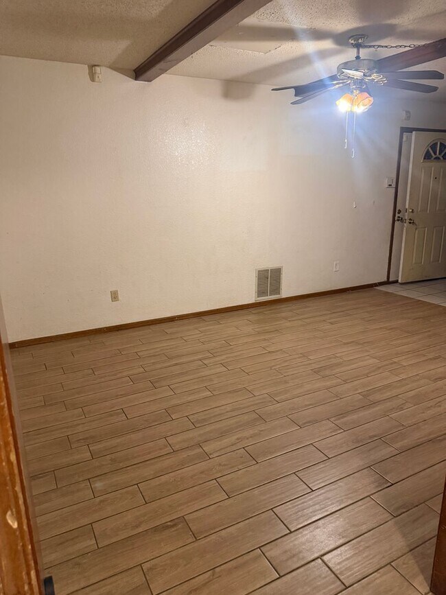 Foto del edificio - 1166 N Eagle Ln