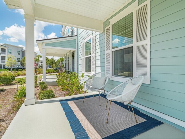 Building Photo - Resort-Style Living in a Spacious 4-Bedroo...