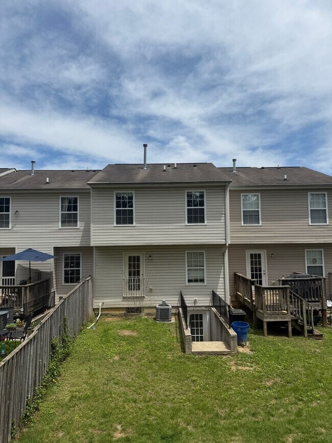 Foto del edificio - Updated 3-Bedroom Townhome in Aberdeen