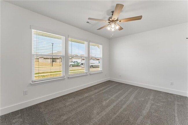 Building Photo - 800 Lewis St