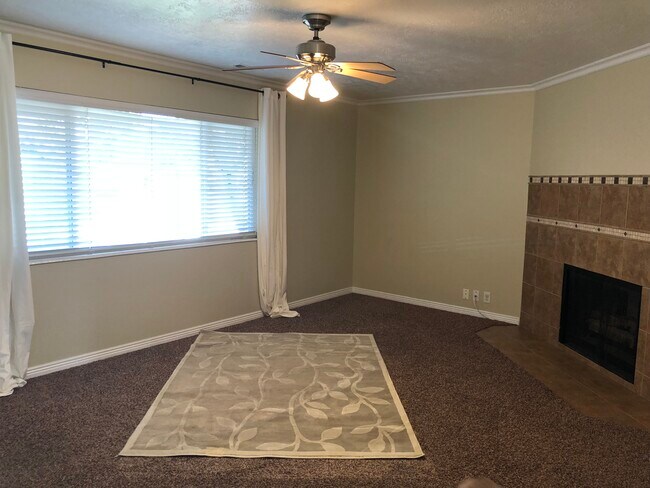 Building Photo - 484 Frontage Road