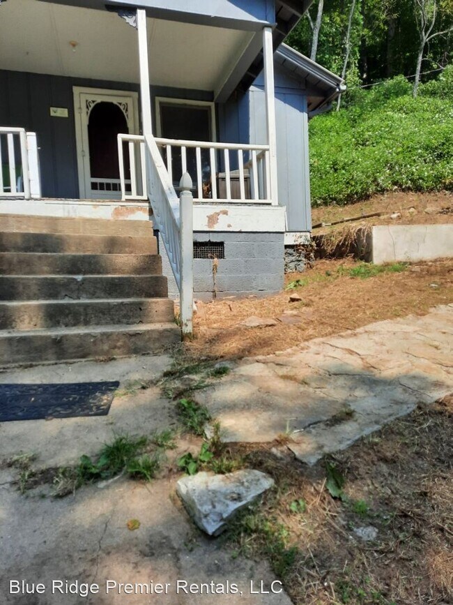 Foto del edificio - 2 br, 1 bath House - 6115 Skyland Drive