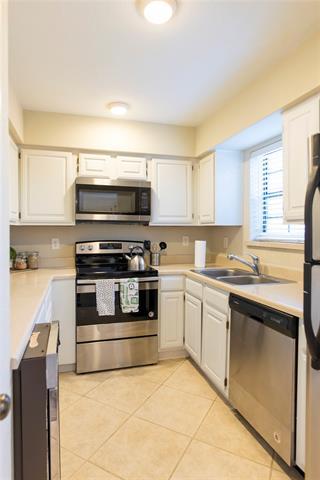 Building Photo - 2719 Silver Creek Dr