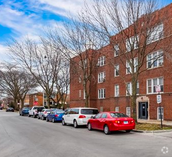 Building Photo - 2343 W Glenlake Ave