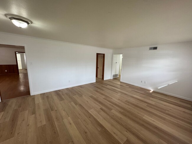 Foto del edificio - Central Lubbock-Beautiful home,2 living ro...