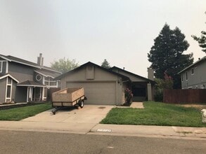 Building Photo - 8228 Bluehaven Ct