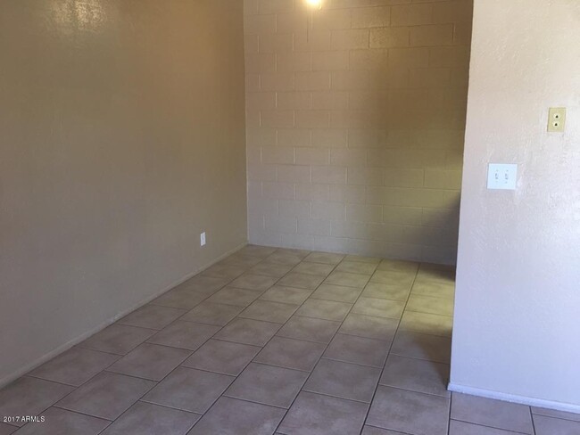 Building Photo - 7010 N 68th Dr