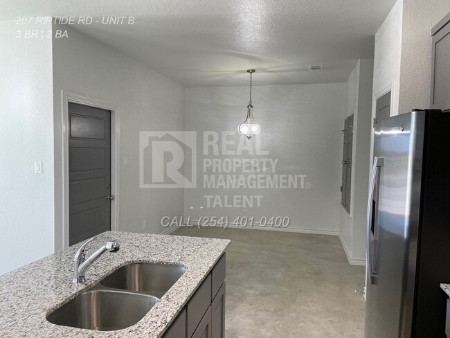 Building Photo - 207 Riptide Rd
