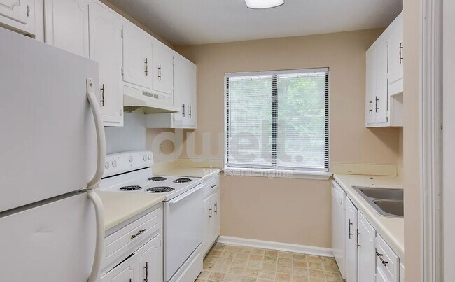Foto del edificio - 3510 Woodlake Rd