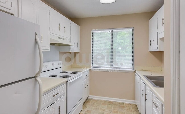 Building Photo - 3510 Woodlake Rd