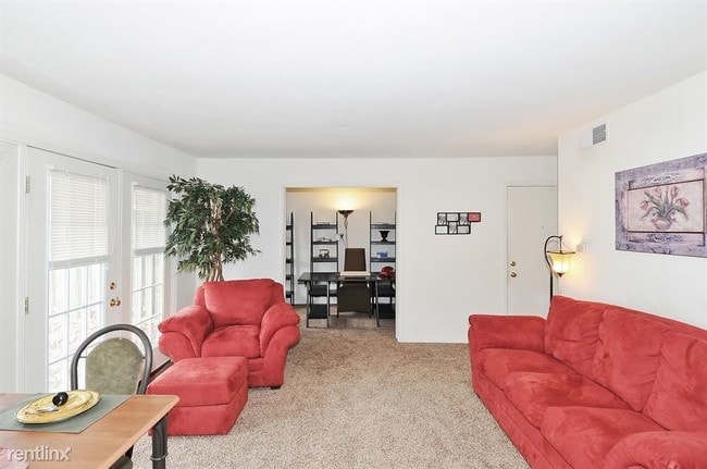 Building Photo - 4525 N Arlington Ave