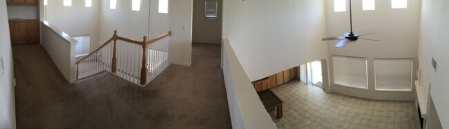 Foto del edificio - BEAUTIFUL TWO STORY 5 BEDROOM 3 BATH MERCE...