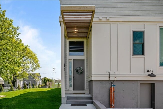Building Photo - 82 Ellery Rd