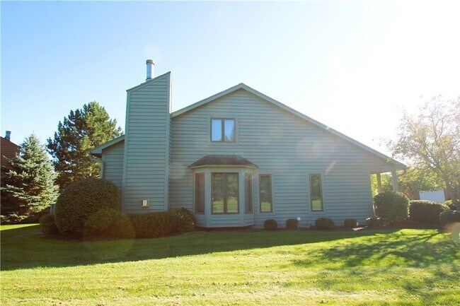 Building Photo - 2 Shanbrook Dr