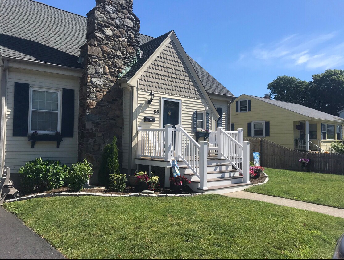 85 Maple Ave, Middletown, RI 02842 Apartments in Middletown, RI