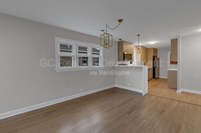 Foto del edificio - 6304 N Troy St