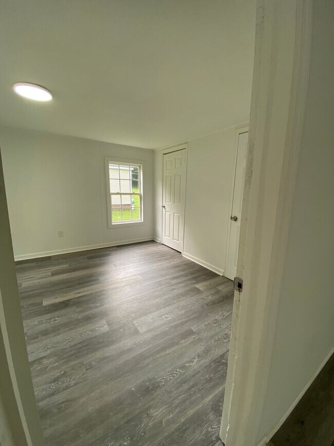 Foto del edificio - Newly remodeled home is located in Lancast...
