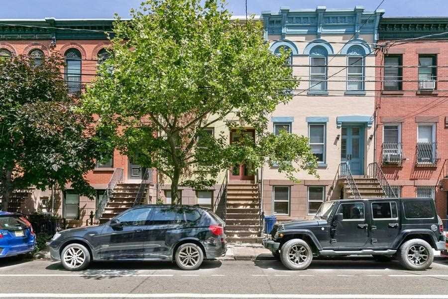 Primary Photo - 1131 Park Ave