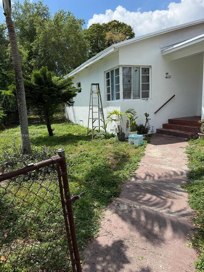Foto del edificio - 3100 SW 13th St