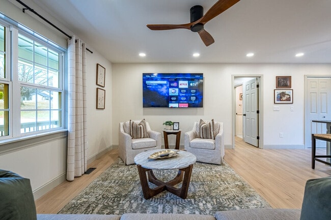 Foto del edificio - 29 Jennifer Ln