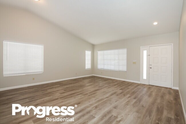 Foto del edificio - 4913 Wind Break Ln
