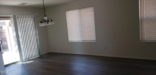 Building Photo - 1736 S Martingale Rd