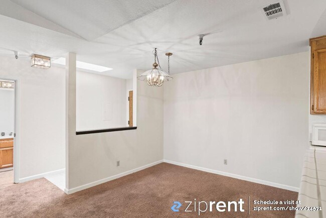 Building Photo - 1400 Carpentier St