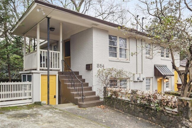 Building Photo - 854 Mentelle Dr NE
