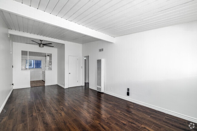 1BR, 1BA - 604SF - Living Room - 4115 Palmwood
