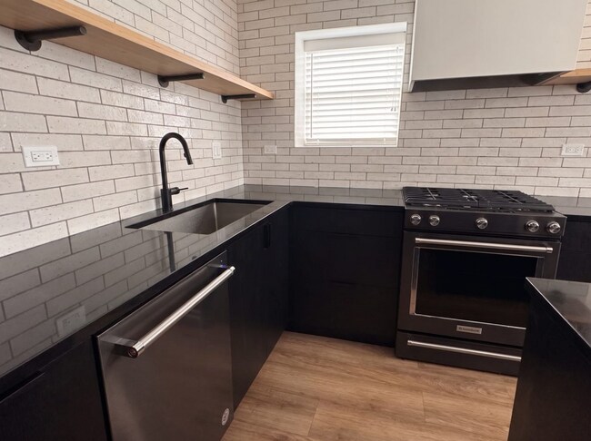 Foto del edificio - 834 W Waveland Ave
