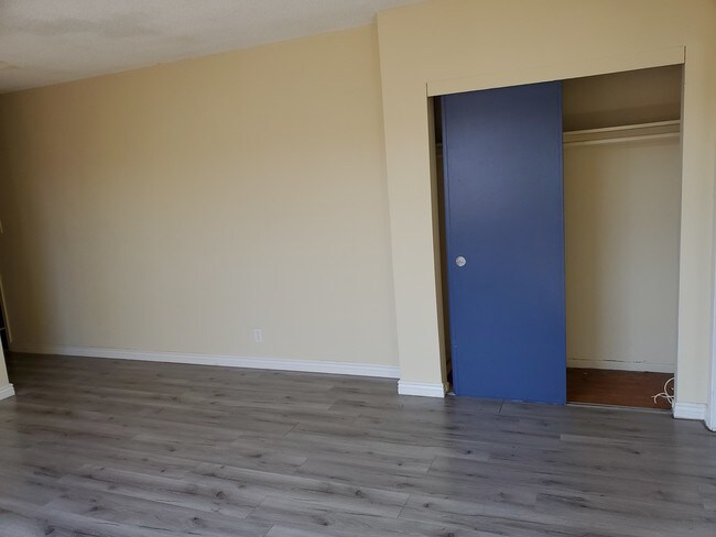 Living Room - 1729 N Wilton Pl