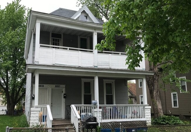 Building Photo - 1169 Reaney Ave