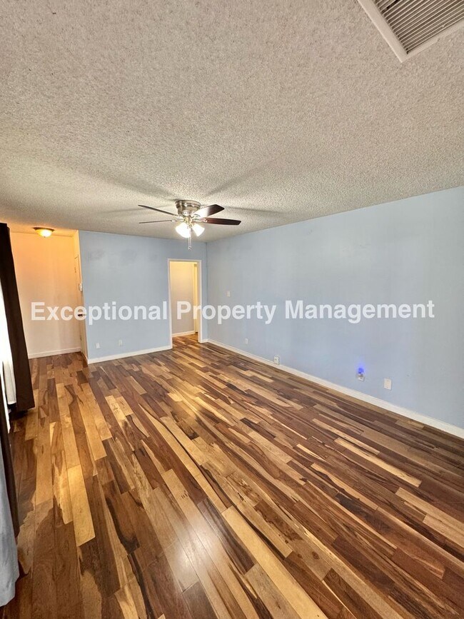 Building Photo - Ready to move in 3 bed 2 bath home