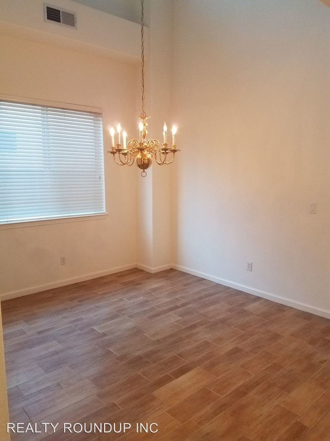 Foto del edificio - 9749 Summer Glen Way